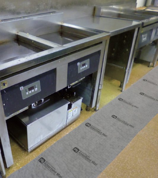 画像2: ニューピグコーポレーション 油・液体吸収マット フォーインワンピグマット MAT284A (24mロールタイプ・ボックス入り) (2)